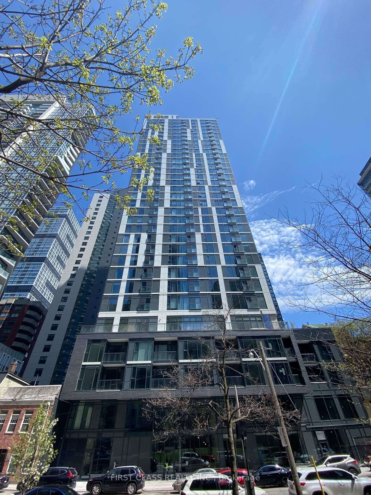 Elegant Ivy Condo In Downtown Core, A Pristine, Just One Year Old Unit In The Heart Of The Garden District.