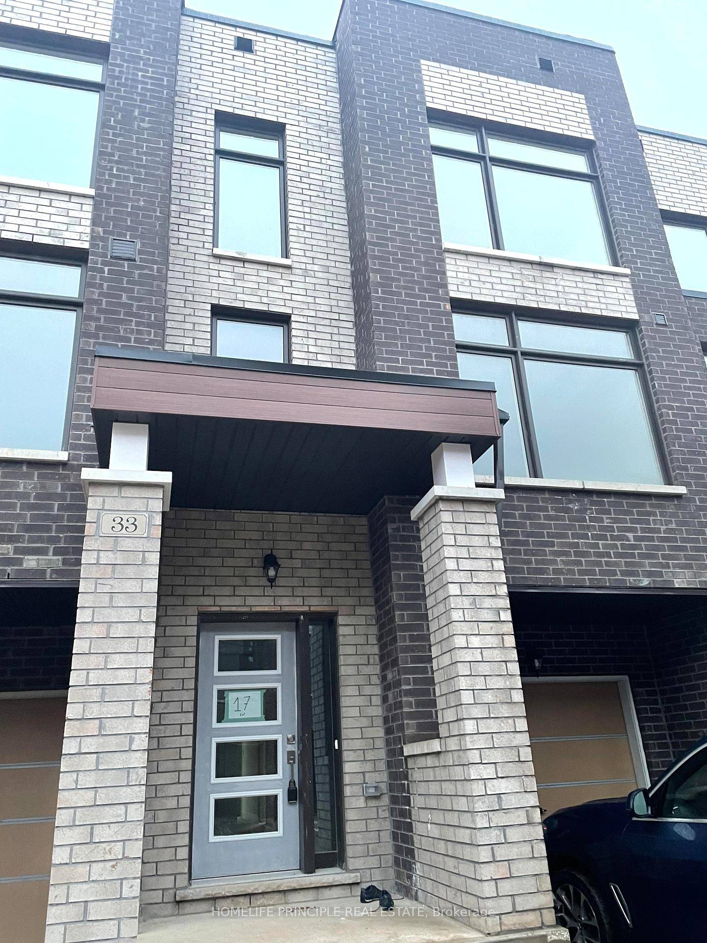 New Bright amp ; Spacious Townhouse With Private Driveway.