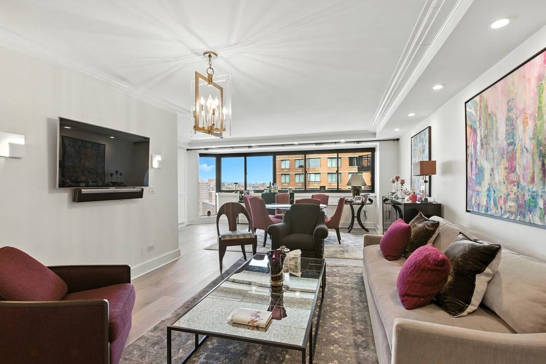 Welcome to Residence 33H at 1725 York Avenue, a beautifully renovated high floor home offering open city views and exceptional design.