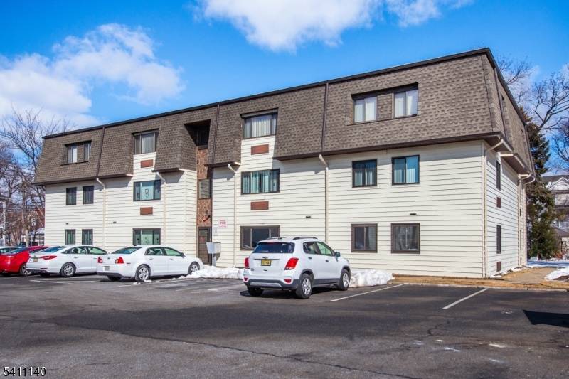 Beautiful 2 bedroom, 1 bath first floor condo in Belleville, NJ.