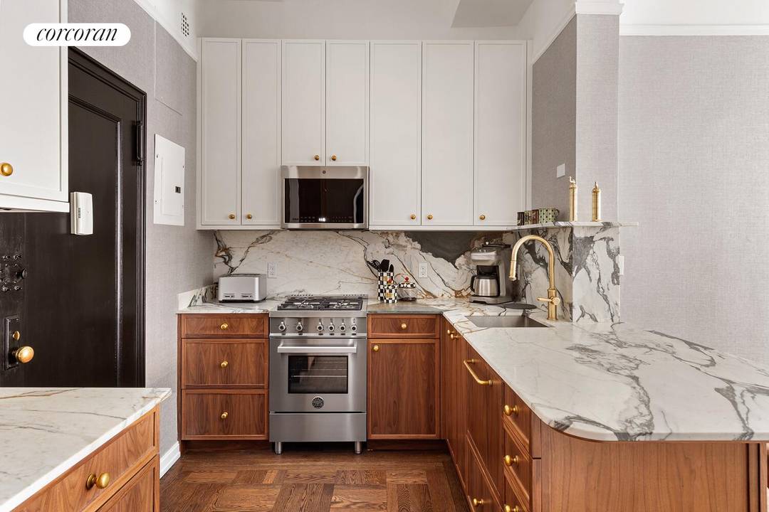 Welcome home to stunning, newly renovated Residence 1F at 299 West 12th Street, perfectly positioned on Abingdon Square Park within one of the West Village's most desirable full service prewar ...