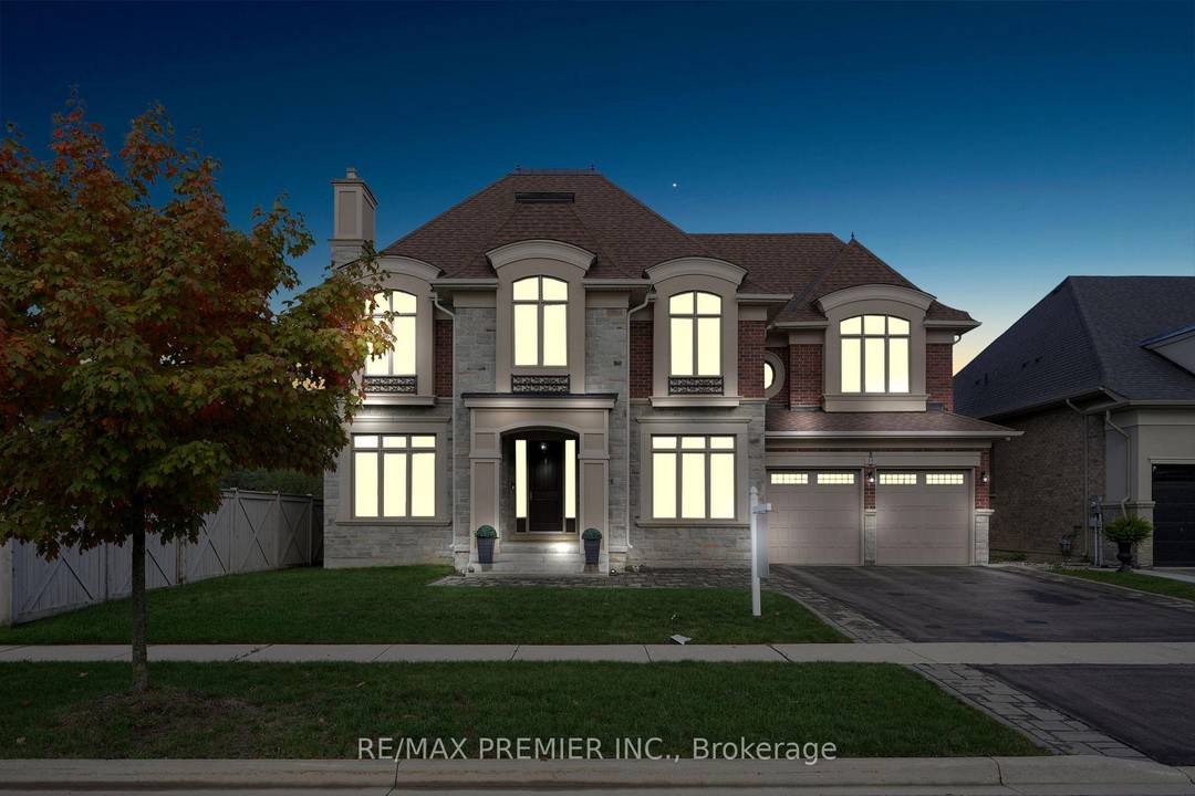 Magnificent Kingsview Manor Estate !