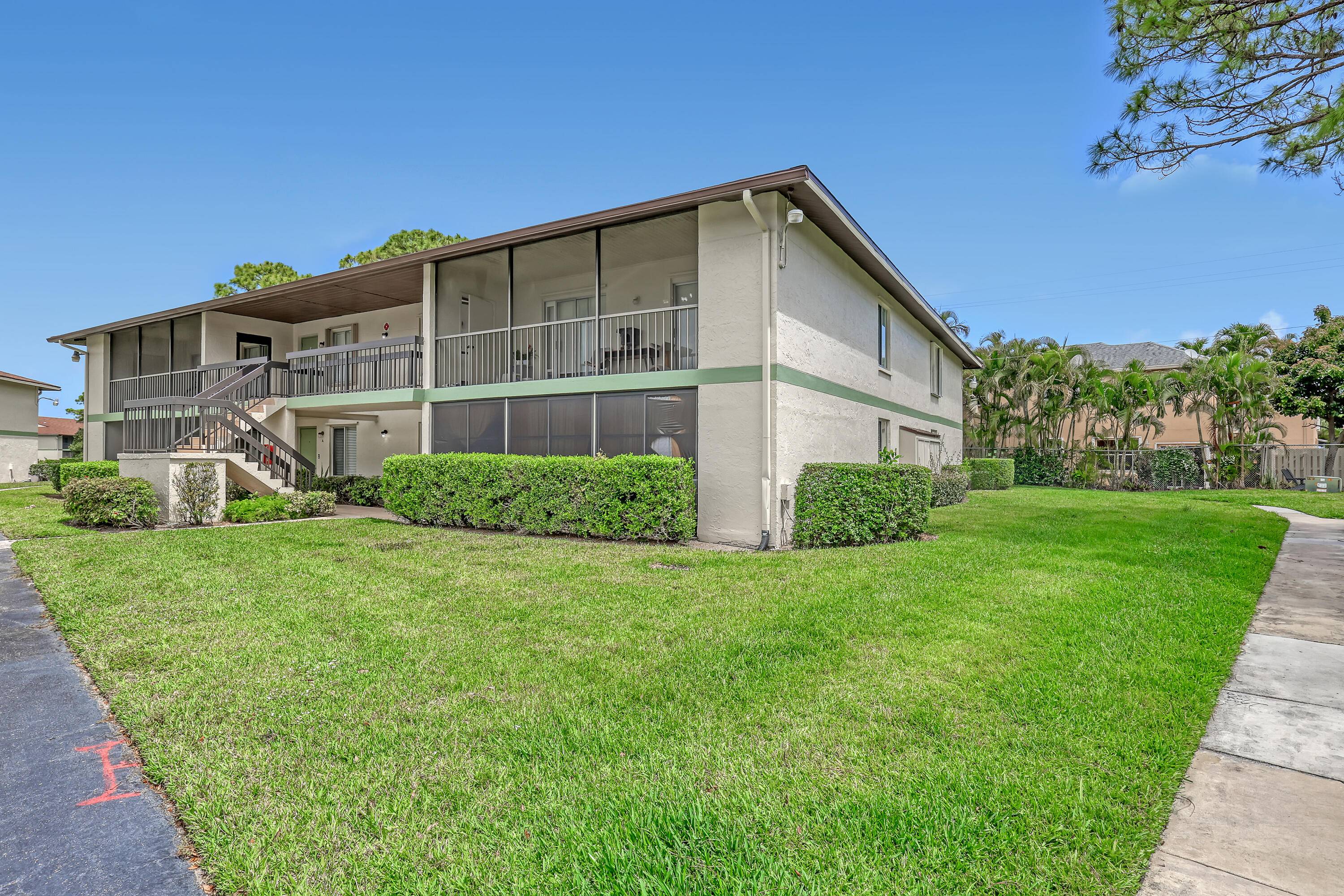 2 Bedroom, 2 Bathroom Condo in the Heart of Jupiter, Florida.