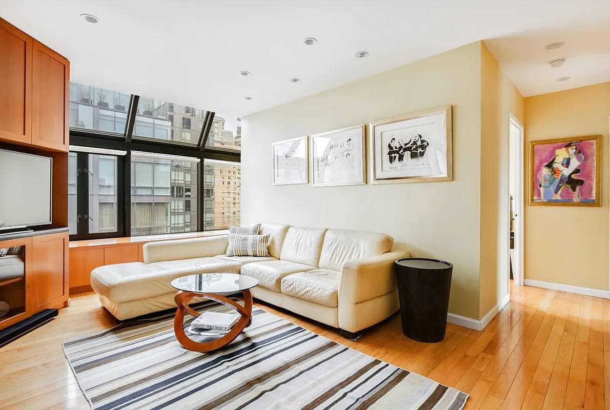 Prime Upper East Side Two Bedroom with Balcony Enjoy bright Northern and Southern exposures in this spacious 2 bedroom, 2 bathroom home featuring a generous living room, dining alcove, and ...