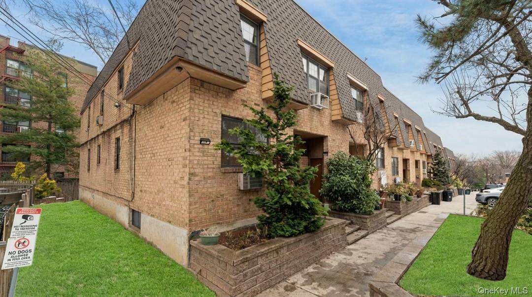 JUST LISTED ! SPACIOUS 2 FAMILY HOME IN WOODHAVEN NY 11421 !