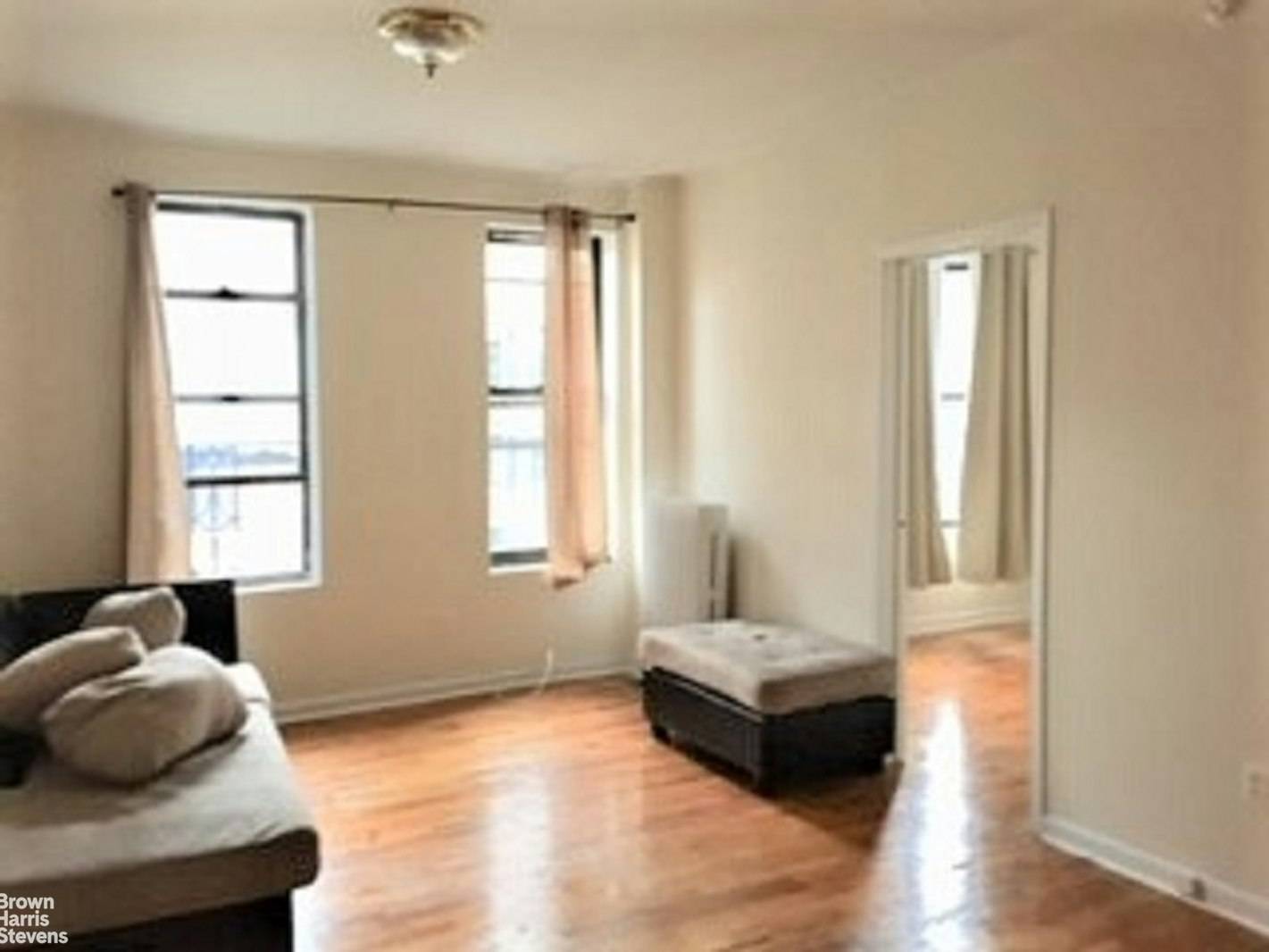 Enormous 3 bedroom with 1 bathroom and huge living room on the Upper East SideNO DOGS ALLOWEDAVAILABLE AUGUST 1Three queen size bedroomsHuge Huge Huge living roomVery bright apartmentThree flights upLaundry ...