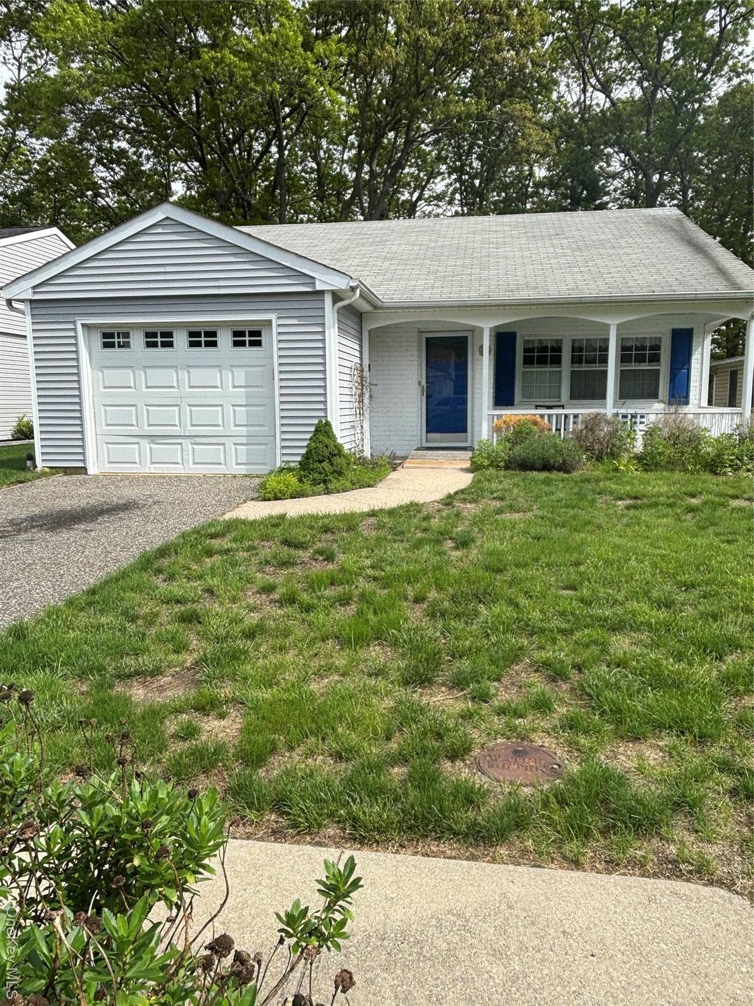 New to the Market ! ! ! 2 bedroom 1 bath featuring a walk in shower.