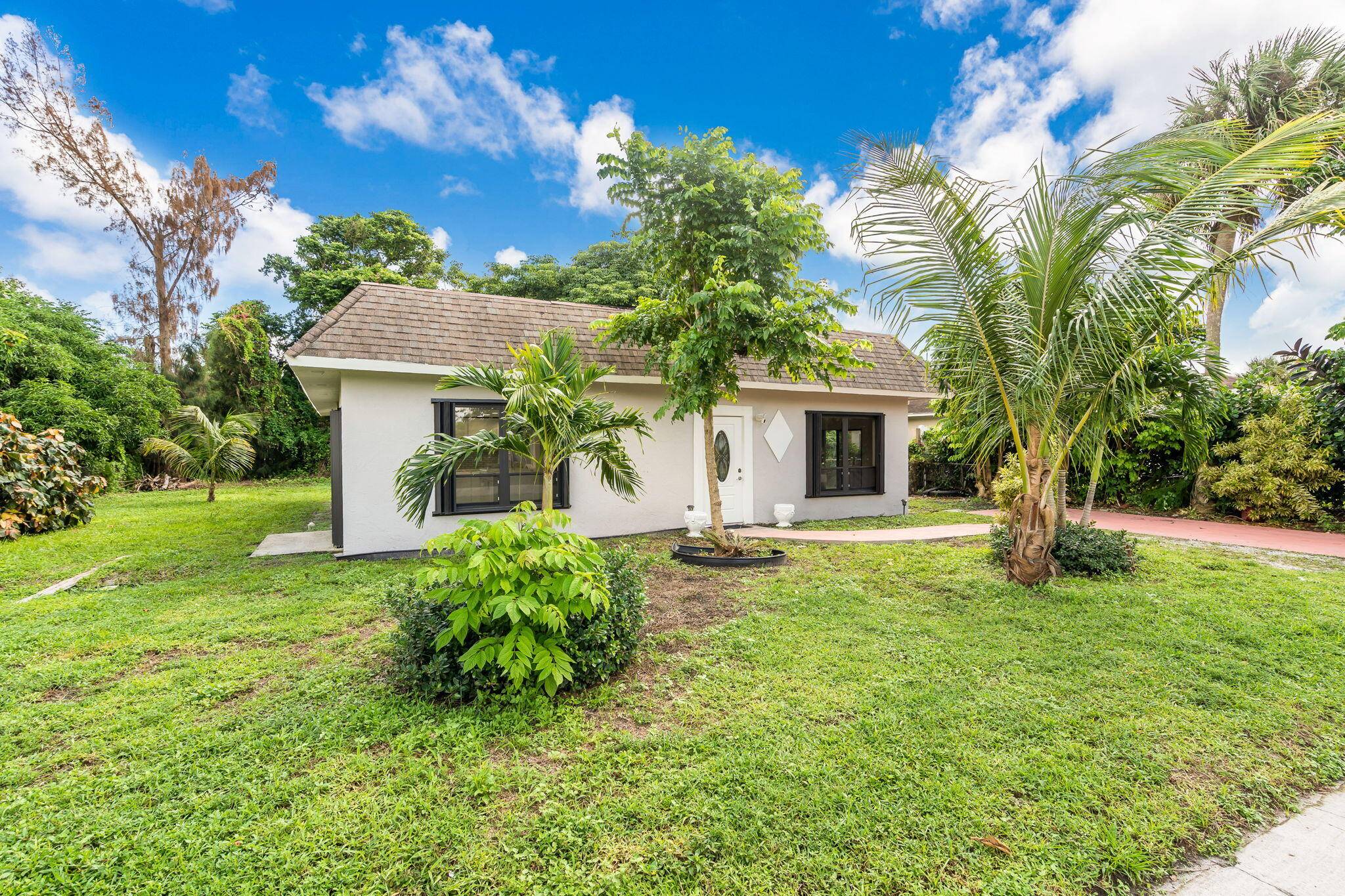 Fully Remodeled Move In Ready !