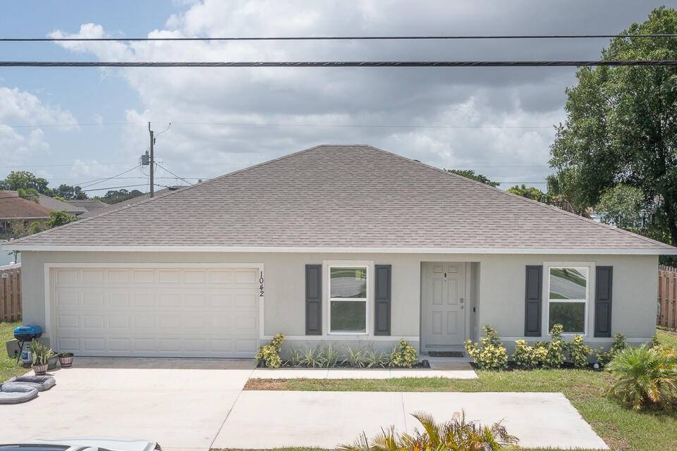 Barely lived in Foxtail model with 3 bedrooms, 2 baths, 2 car garage.