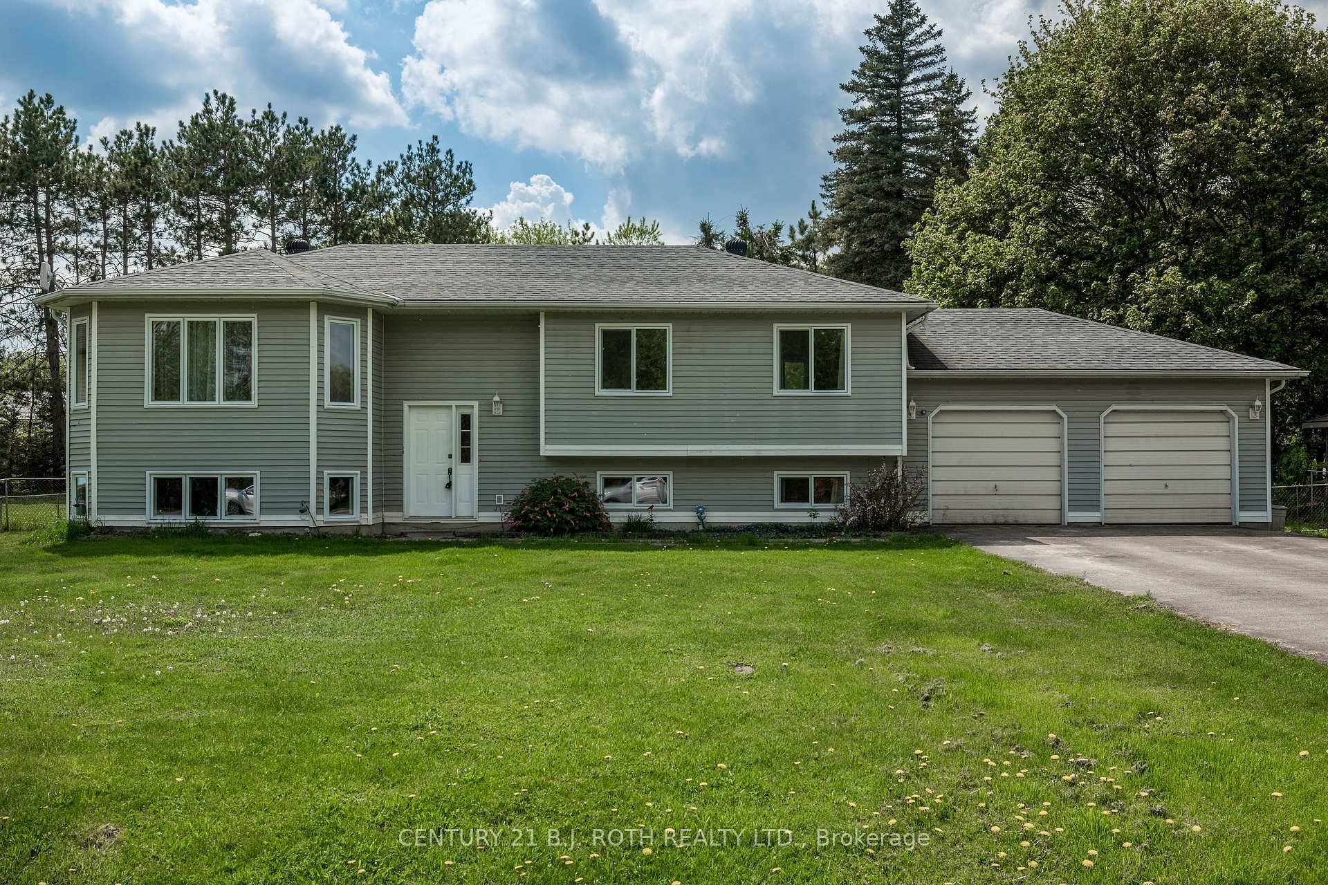 Charming Semi Rural Raised Bungalow on 1 2 Acre Ideal for Growing Families !