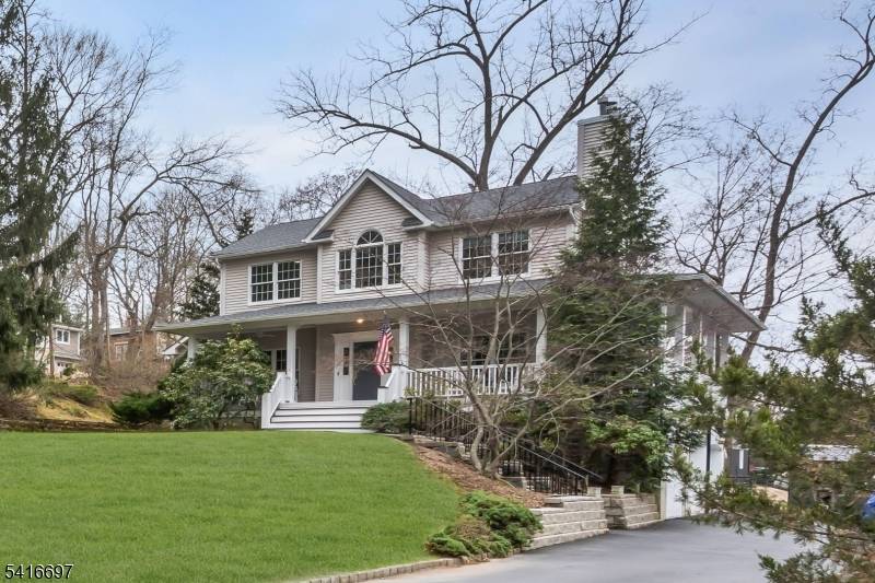 Welcome to a blend of refined craftsmanship with contemporary luxury.