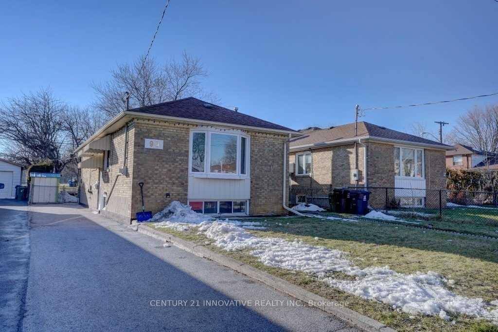 Location, Location, Beautiful Sun Filled Detached House.