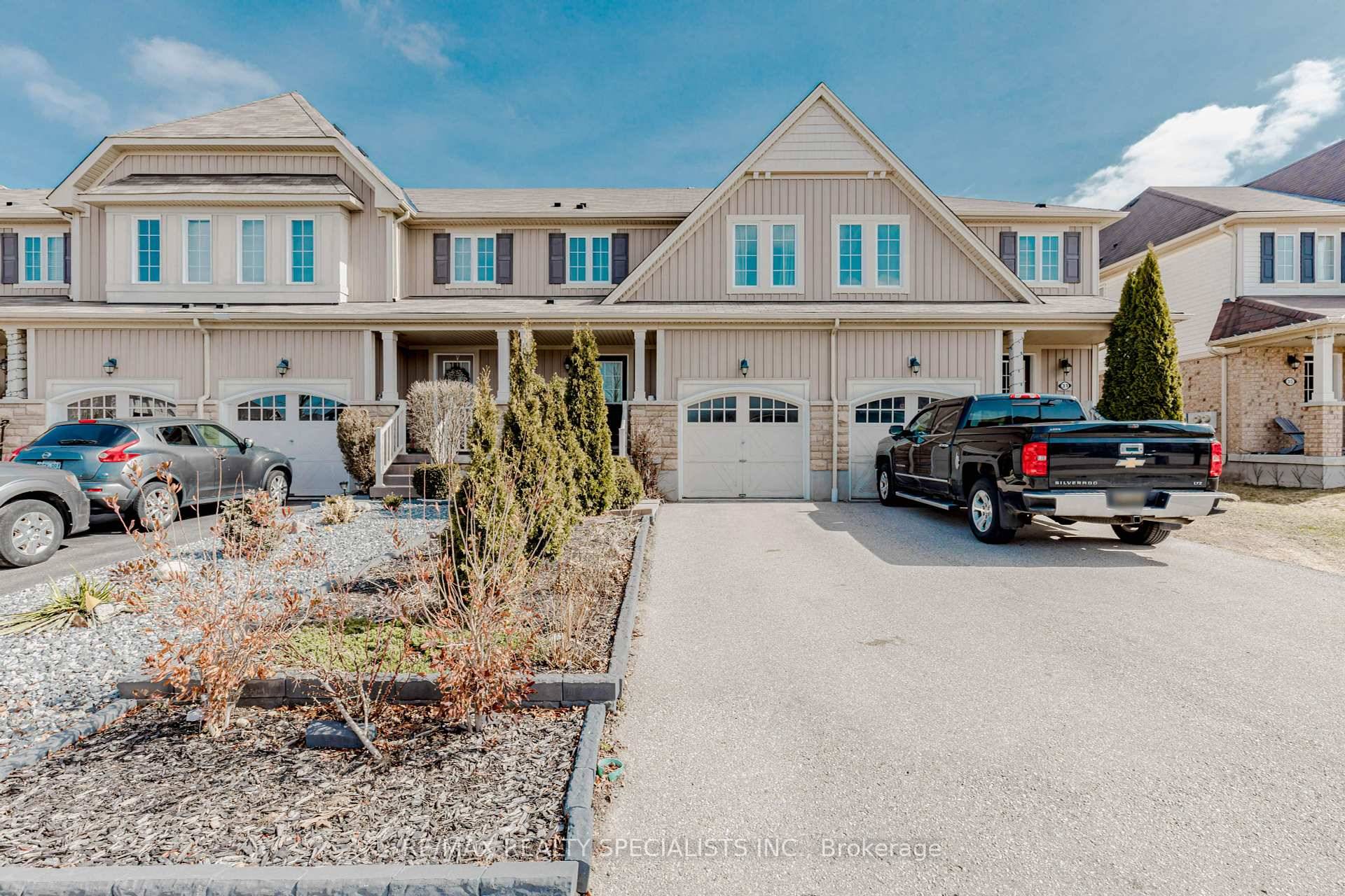 Stunning 3 1 Bedroom Freehold No Condo Management Fee Townhouse in the Heart of Breslau !