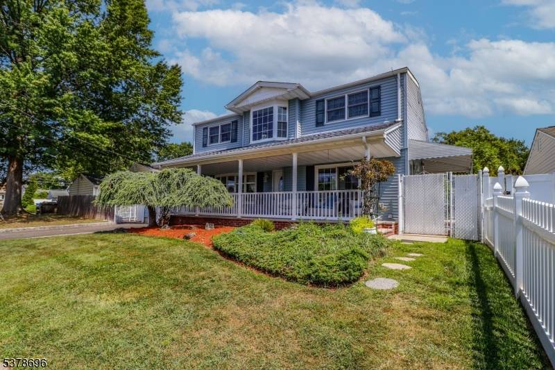 Excellent secluded location Striking exterior !