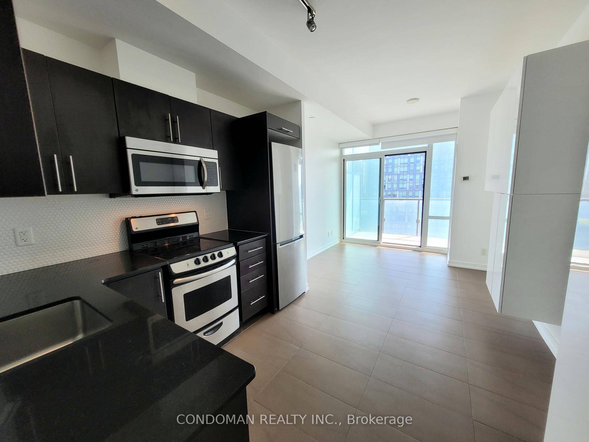 Gorgeous Jr 1 Bedroom W Breathtaking View Of The City Lake.