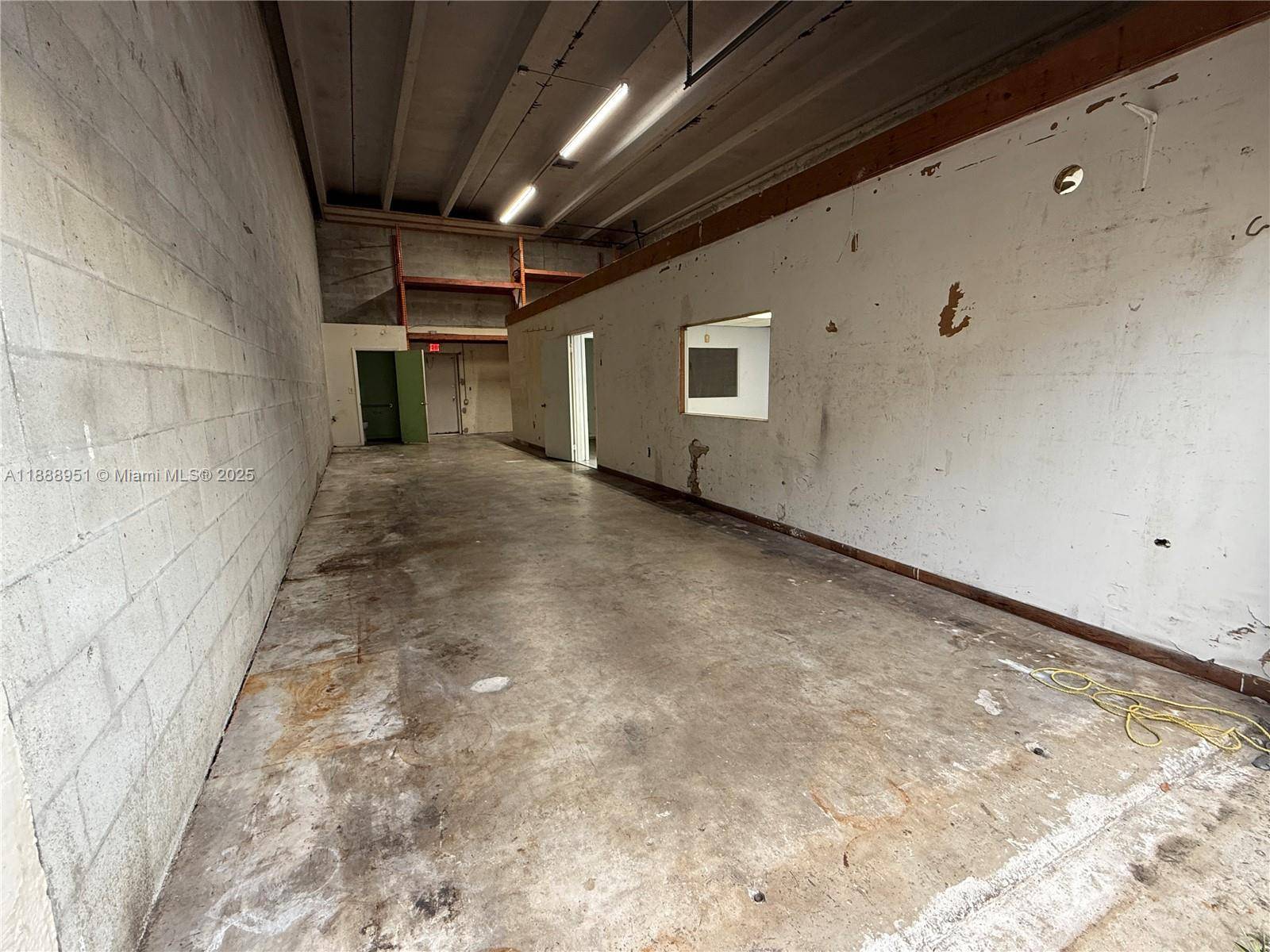 Take advantage of this rare opportunity to own a 1, 220 square foot warehouse in one of Miami s most desirable industrial areas, just minutes from Tamiami Airport.
