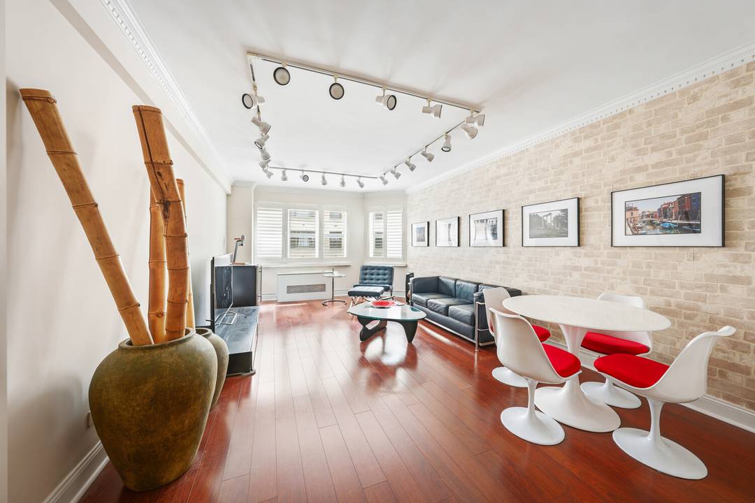 Tucked away from the frantic pace of midtown traffic, this corner one bedroom, one bath condominium offers a rare and luxurious commodity absolute tranquility.