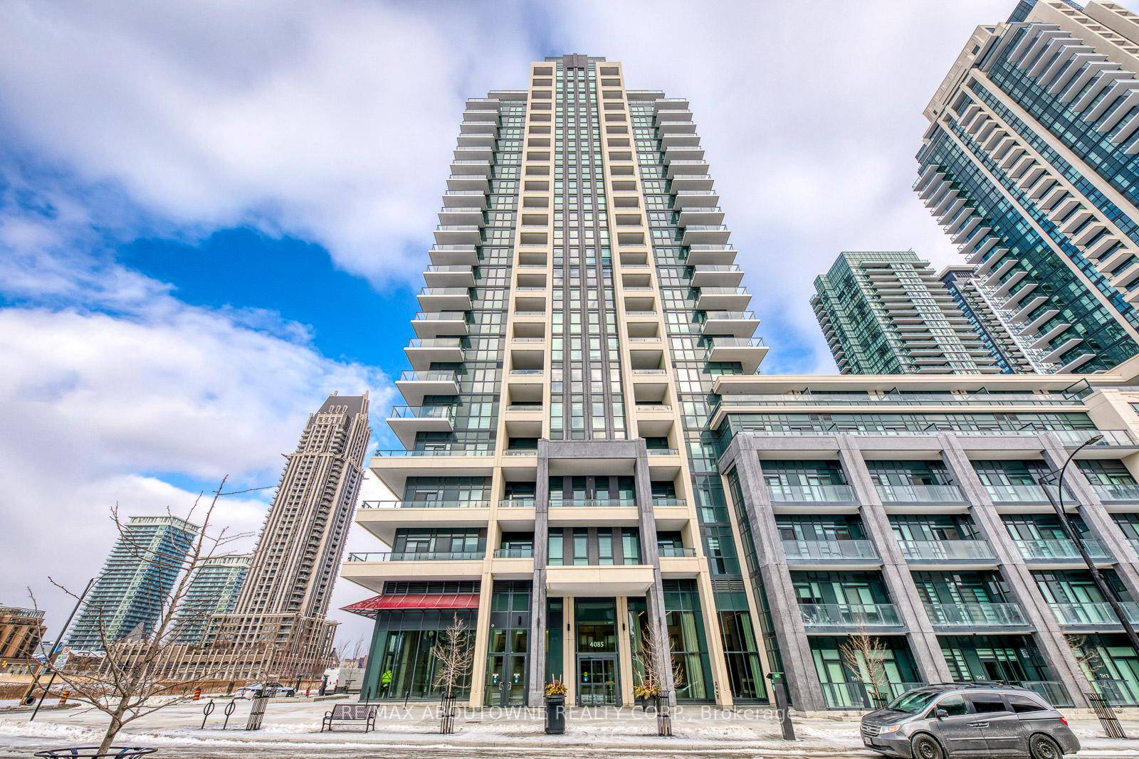 Exceptional Opportunity to Lease a Bright and Spacious 2 1 Bedroom Condo in the Heart of Mississauga.