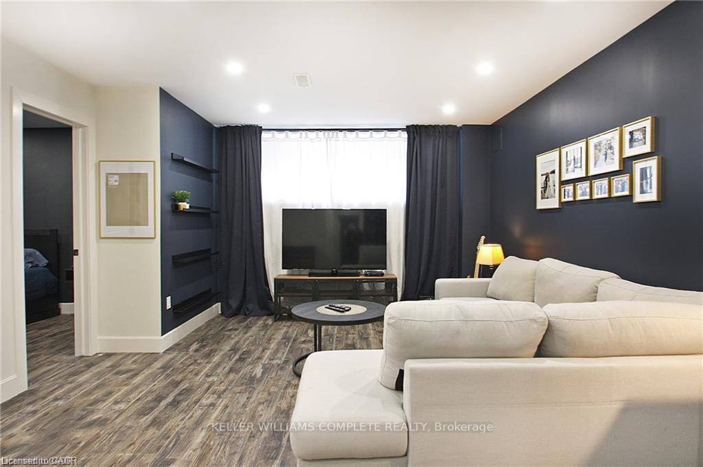 1 bedroom, 1 bathroom lower unit in home FOR LEASE !