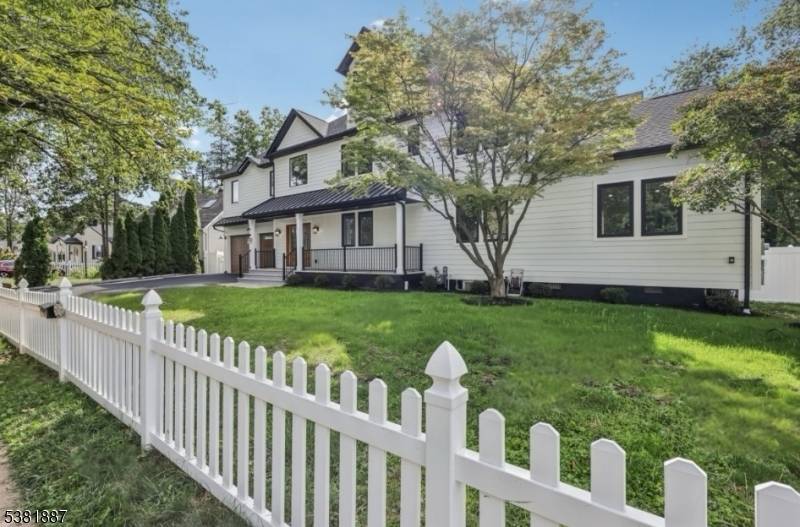 Welcome to 2430 Mountain Avenue a commuter's dream.