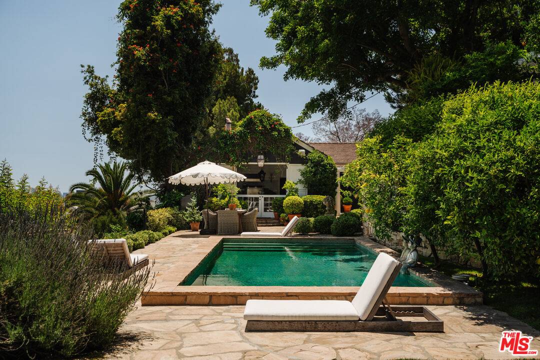 2010   La Brea Ter 5BR Hollywood Hills East La