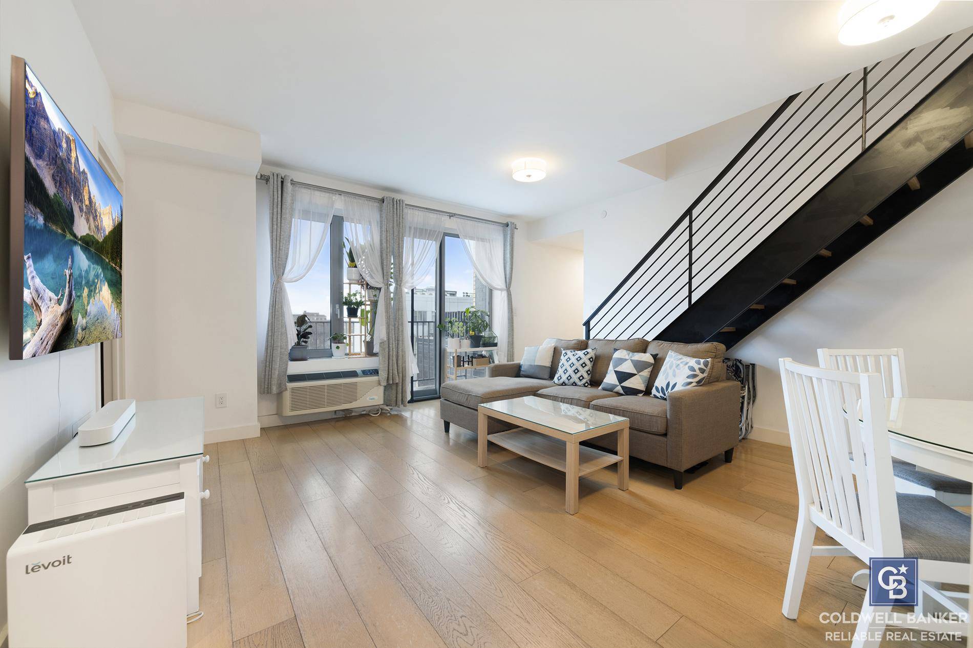 Welcome Home ! Apartment 9B contains a beautiful and spacious 2 bedroom, 1 bathroom layout 925 square feet.