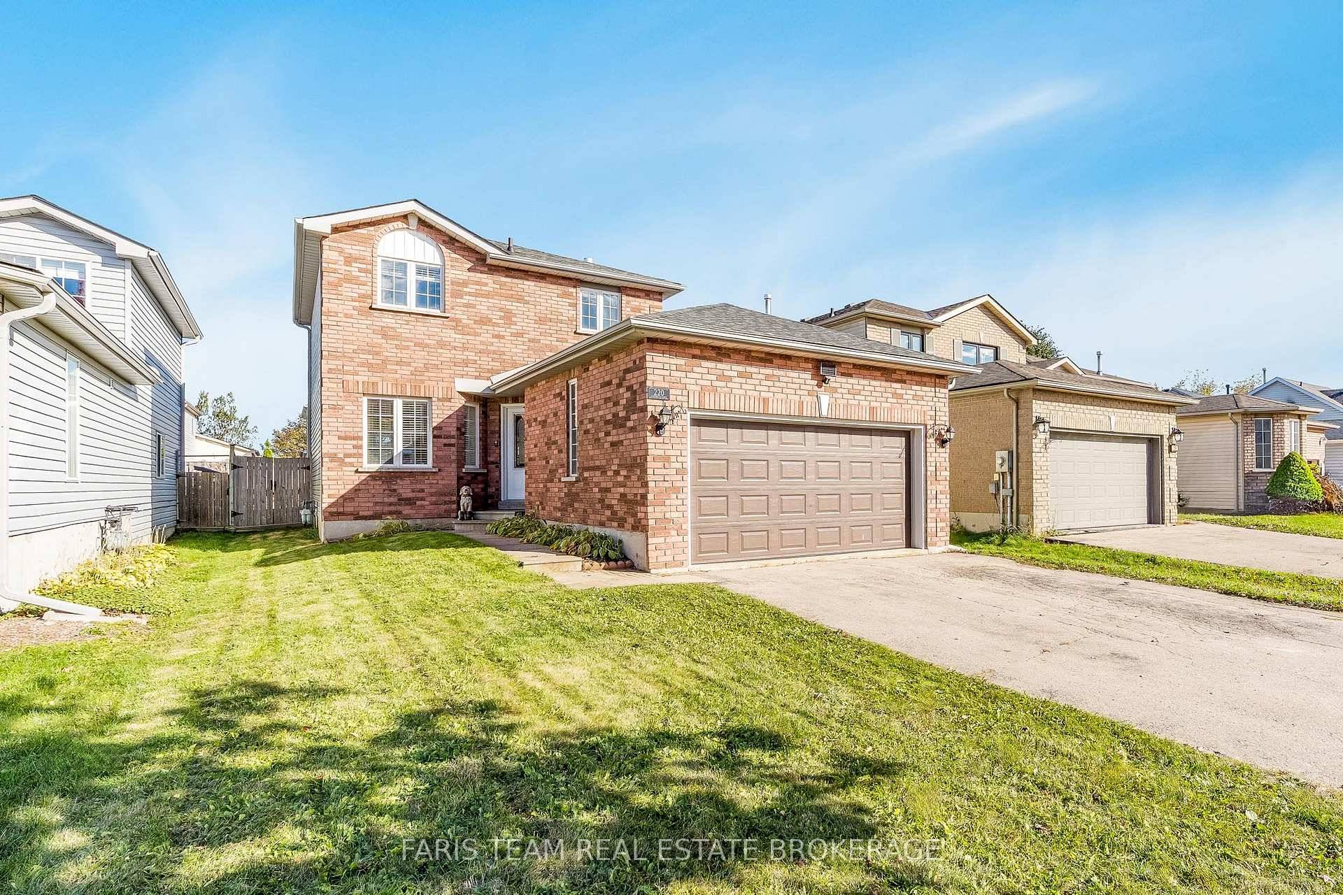 Top 5 Reasons You Will Love This Home 1 Nestled in the highly desirable Holly neighbourhood of South Barrie, this beautifully updated home is perfectly located in a family friendly ...