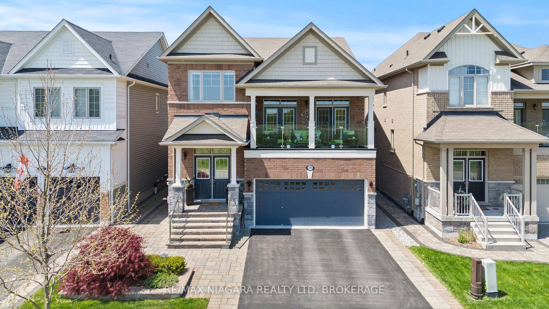 Experience luxury living in this stunning show stopper home located in the picturesque amp ; renowned town of Niagara on the Lake.