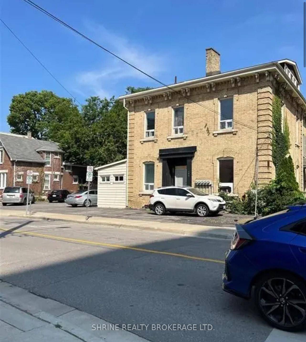 ALL INCLUSIVE Welcome to this charming bachelor pad, where classic elegance meets convenience and comfort.