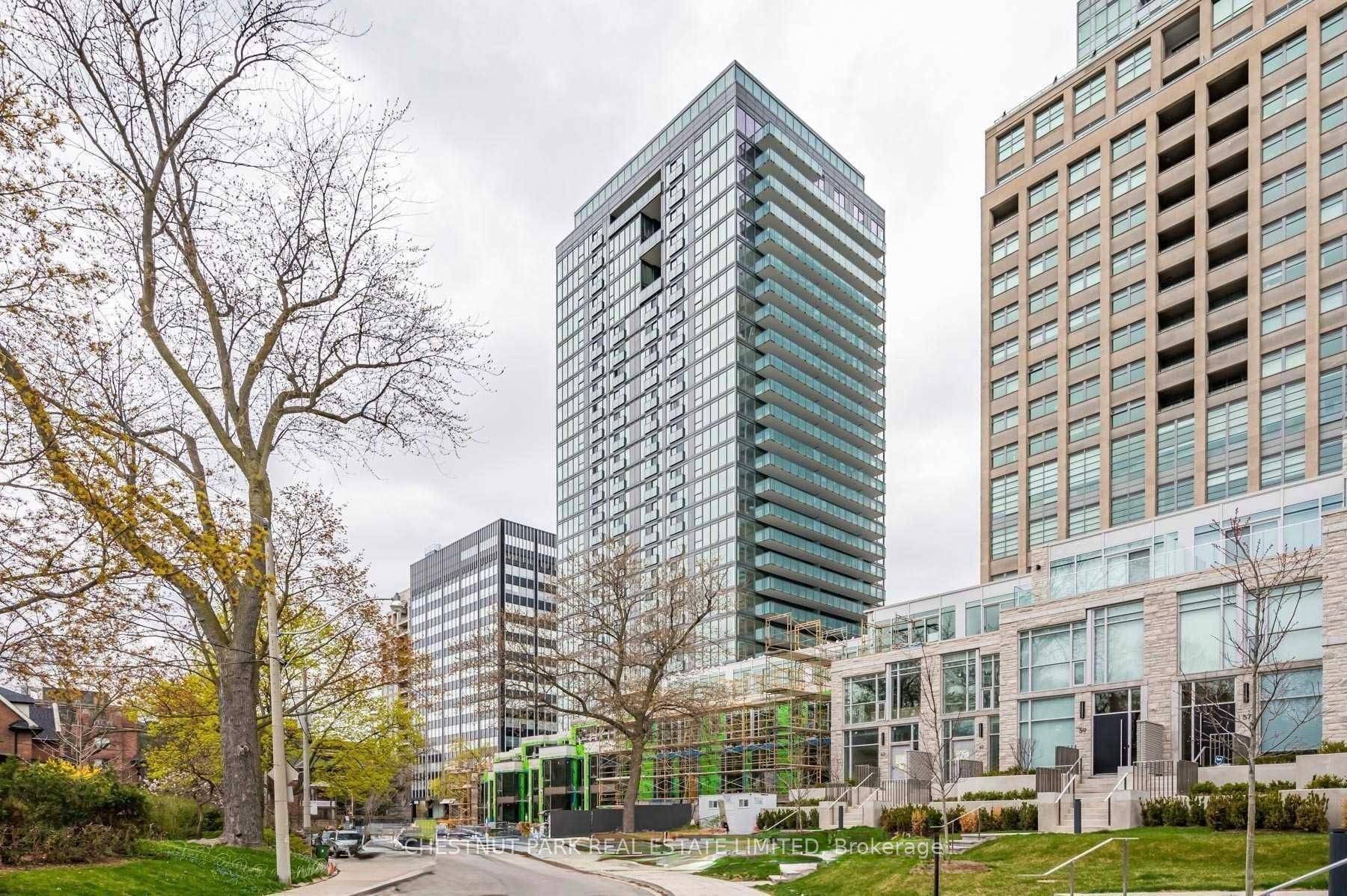 Spacious and filled with natural light, this 1 bedroom, 1 bath suite features luxury built in kitchen appliances, 9 ft ceilings, floor to ceiling windows, and a large wide balcony ...