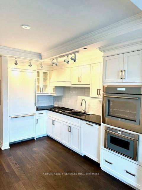 Contemporary 1 Bedroom Condo in the Heart of Downtown Burlington 2060 Lakeshore Rd Welcome to Brightwater, one of Burlington's most sought after addresses, perfectly positioned on Lakeshore Road in the ...