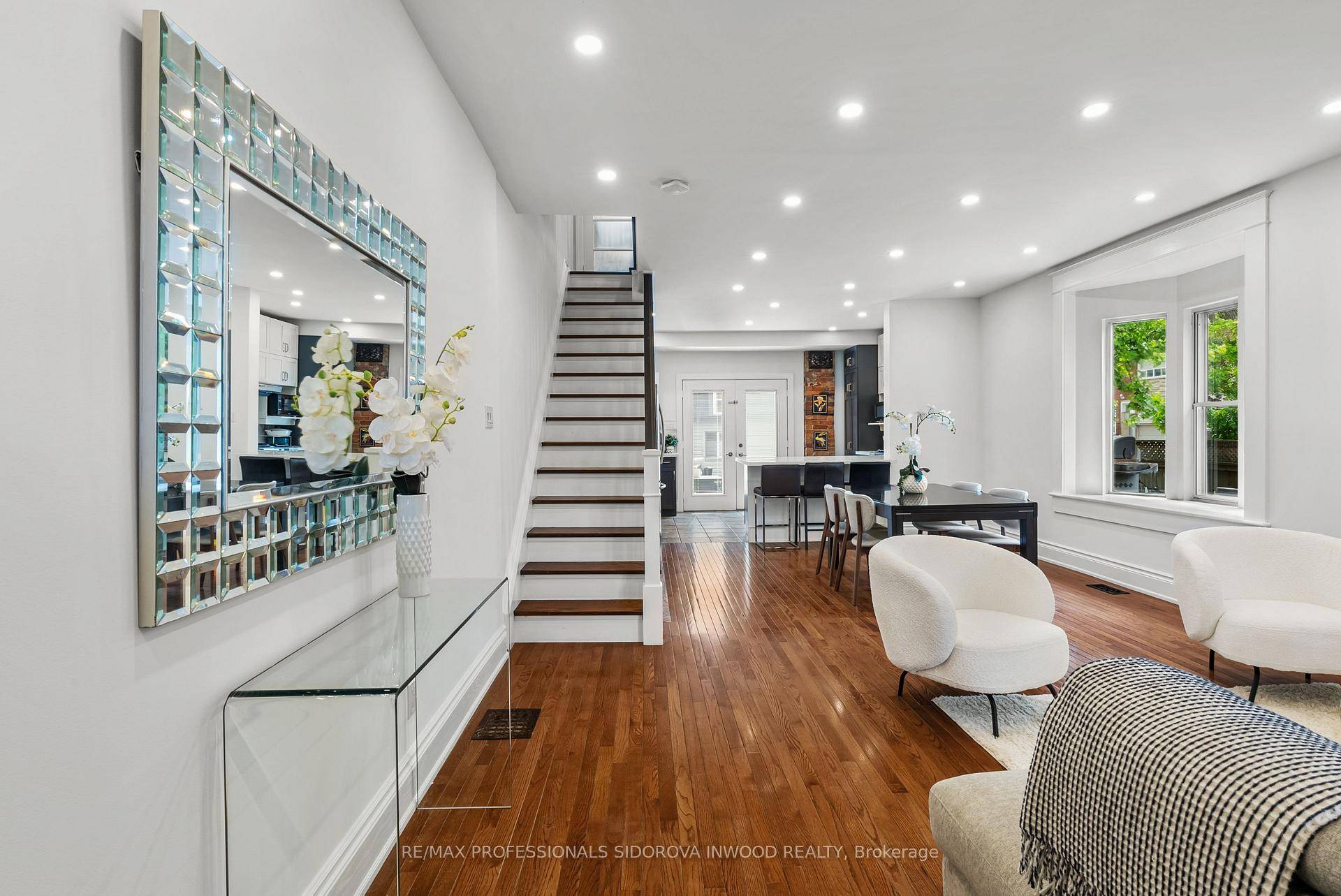 Luxury Living In The Junction At It's Finest !