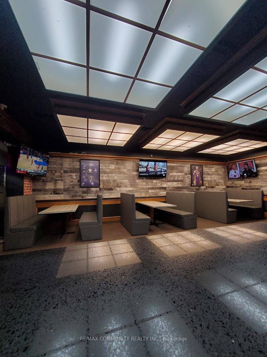 Turnkey wings amp ; bar restaurant in a prime Oshawa location near Ritson amp ; Hwy 401 !