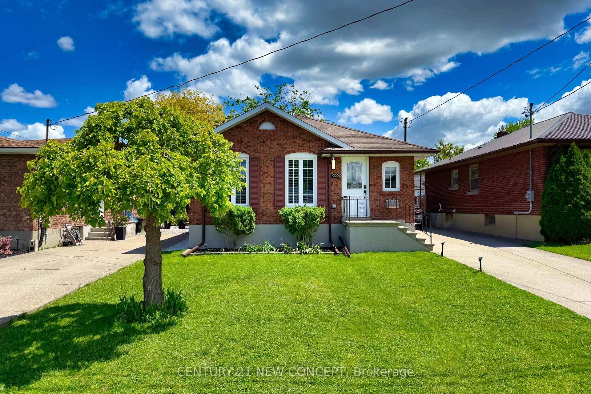 Beautiful Brick Bungalow in Move In Condition !
