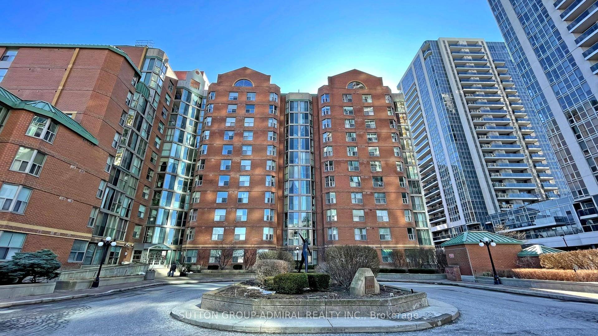 Welcome to this spacious and bright 2 1 bedroom ground level condo in a prime North York location.