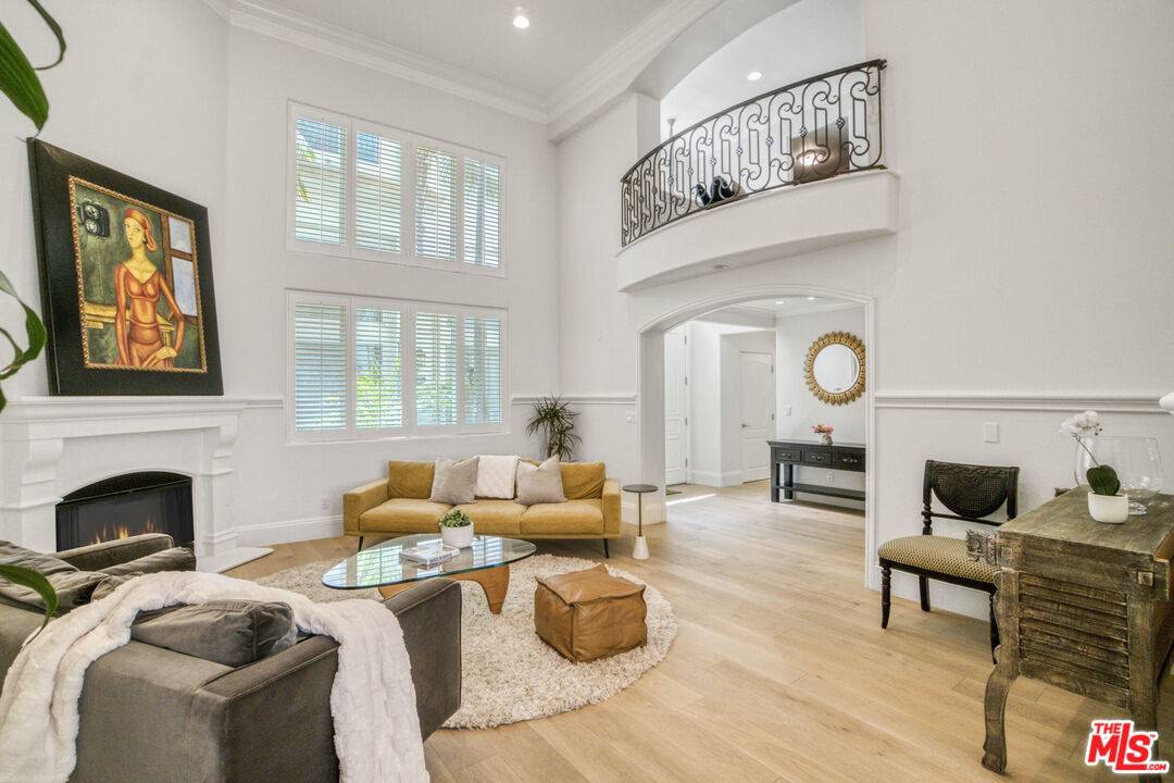 11974   Mayfield Ave 4BR Brentwood La