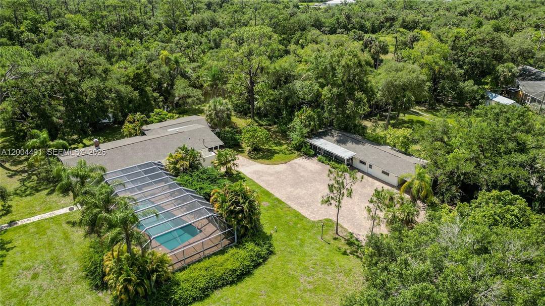 This is a truly remarkable property that photographs can't do it justice.