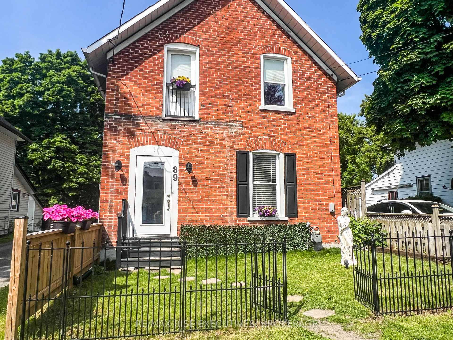 Looking for an adorable renovated brick Victorian at a really affordable price ?