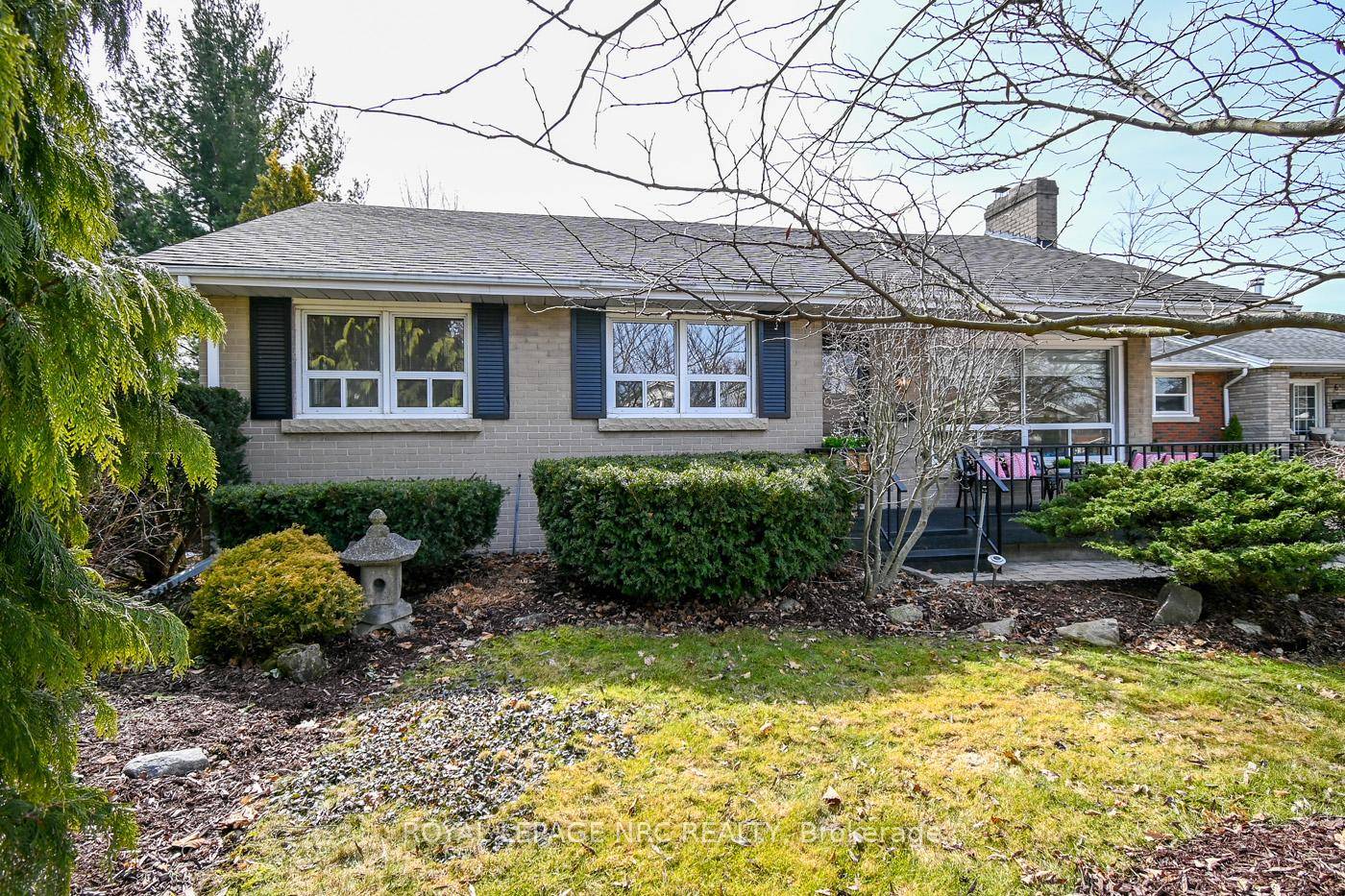 Charming Ranch Style, Mid Century Bungalow in prestigious Glenridge Neighbourhood.