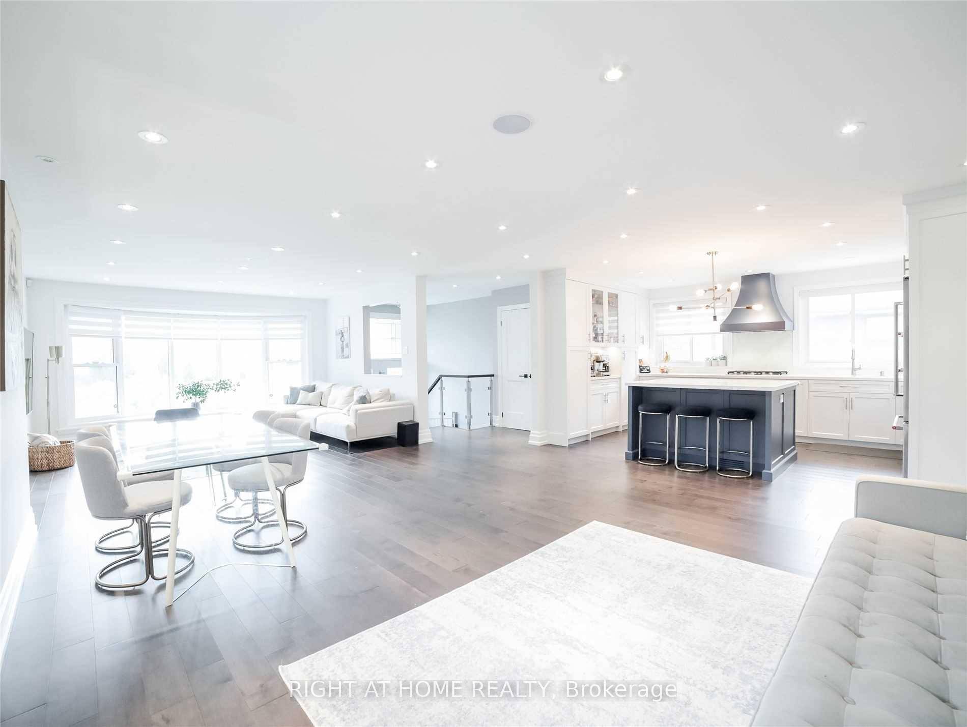 Beautiful Fully Renovated Home in Prestigious Willowdale West !