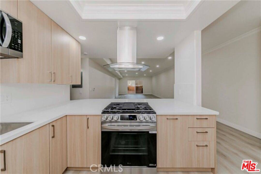 1138  S Serrano Ave 3BR La