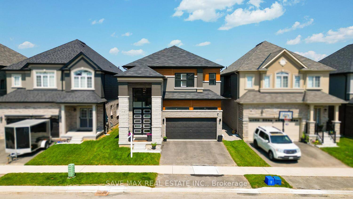Welcome to this stunning 2, 904 sq.