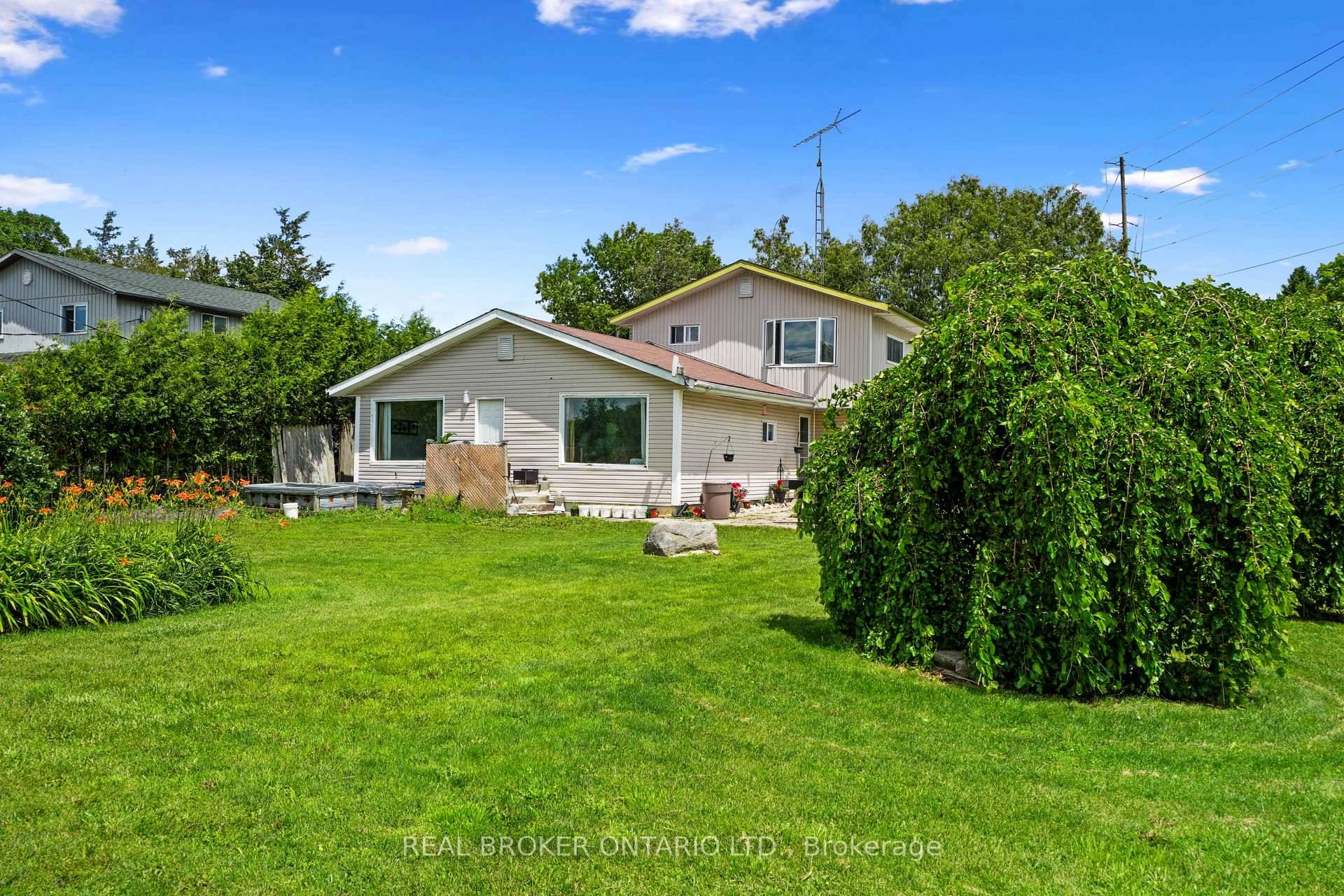 BREATHTAKING VIEWS Welcome to 1686 8th Line East.
