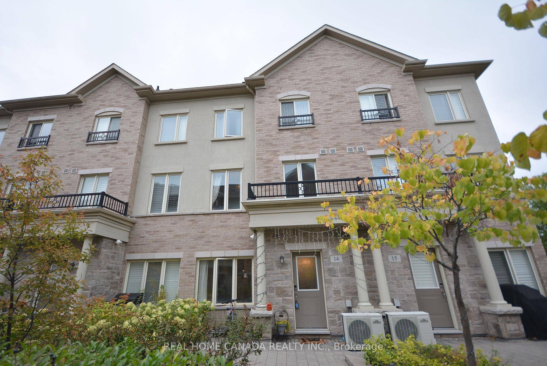 Amazing Home Immaculate 3 Bed 3 Bath Three story Townhome in North York Neighborhood Built By Famous builder Menkes.