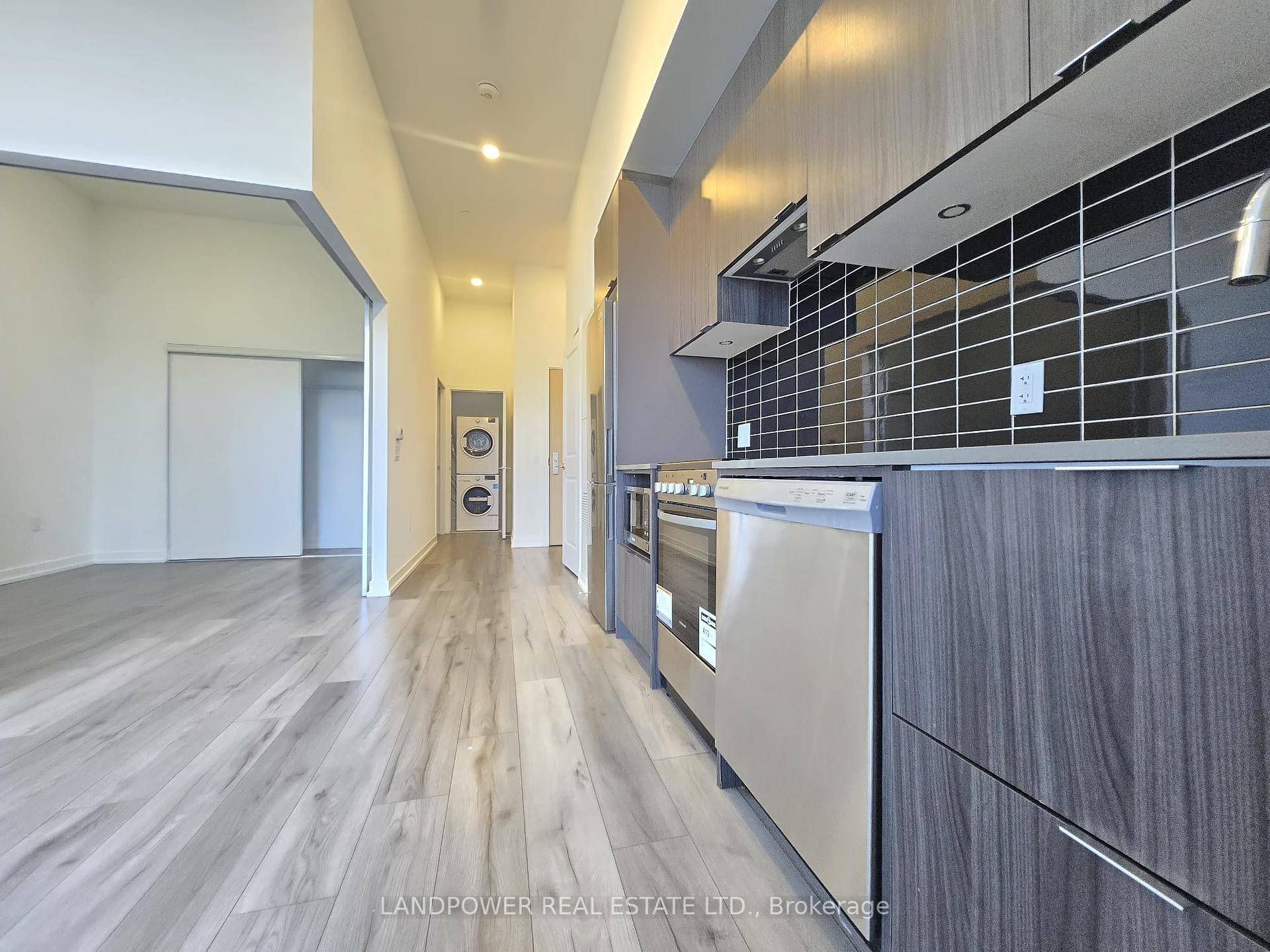 Experience Elevated Urban Living In This Exceptional 1 Den Penthouse Suite At The Rosedale On BloorThe Crown Jewel Atop One Of Torontos Most Elegant High Rises.