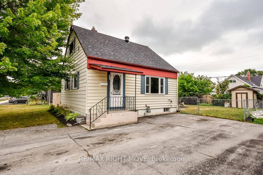 This immaculate 2 bedroom, 1 bathroom home offers a bright and inviting open concept living and dining area, complete with beautiful hardwood floors.