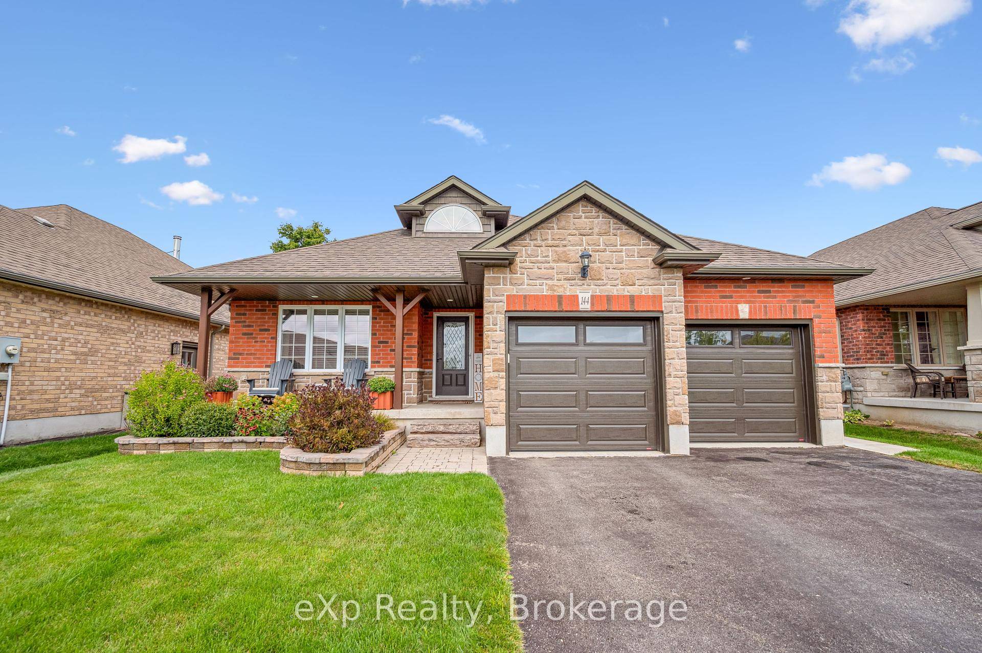 Welcome to this beautifully maintained Wrighthaven bungalow in Elora's south end.