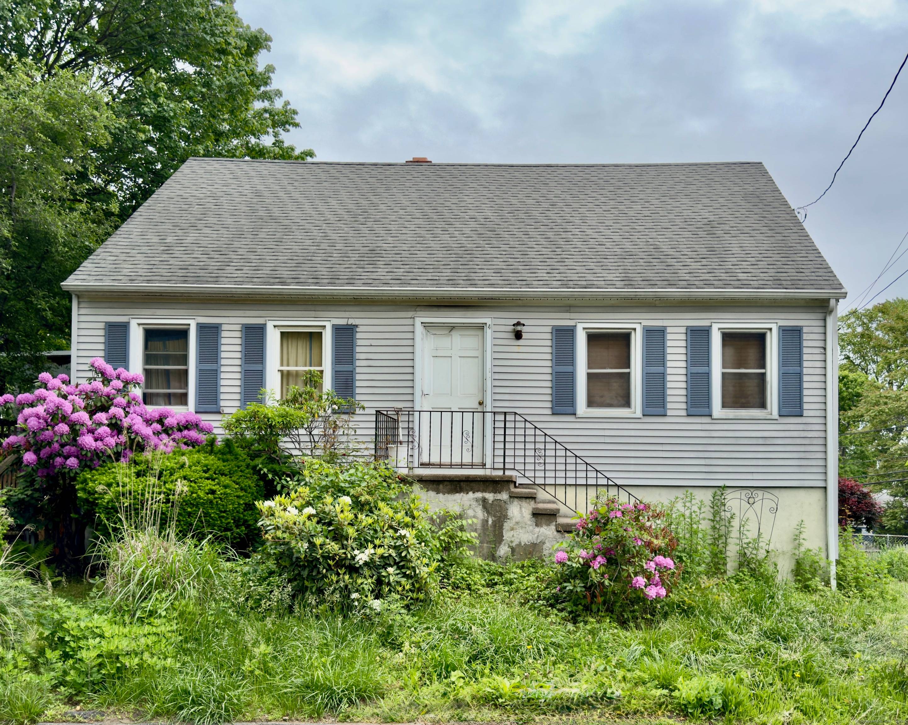 Investors take note ! This home is located on a peaceful cul de sac in South Norwalk and offers easy access to major highways and shopping.