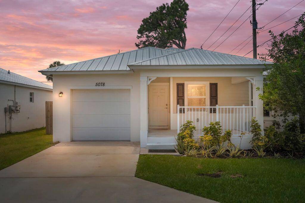 Beautiful home completed June 20233 bedroom 2 bath 1 car garage, vaulted ceilings, wood look tile plank in main living area and carpet in bedrooms, quartz kitchen counter tops, stackable ...