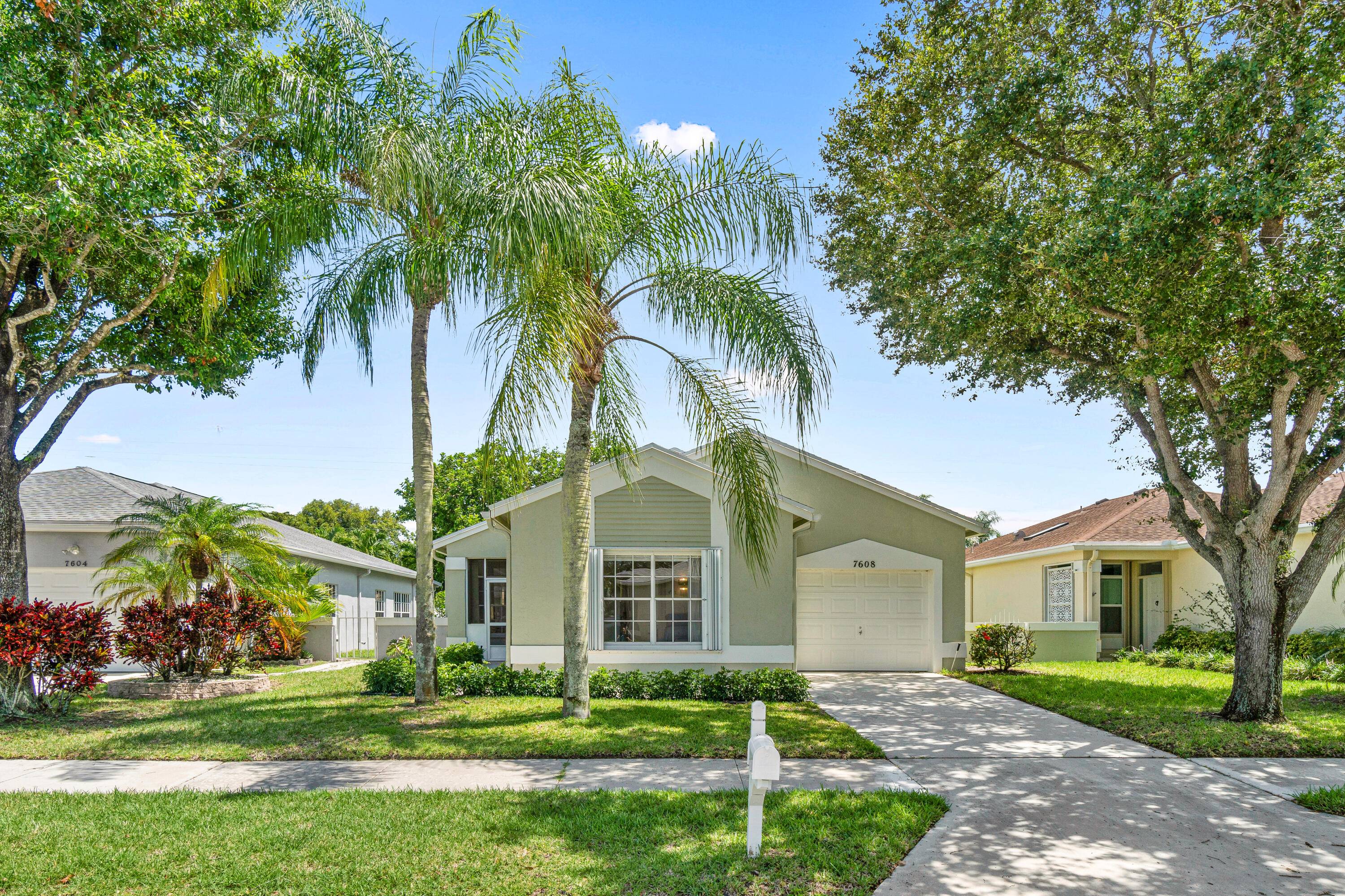 2023 ROOF, LOW HOA, SPACIOUS 2 bed 2 bath one story home.